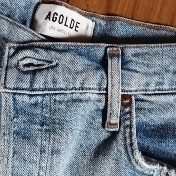 AGOLDE High Rise Riley Straight Crop  in light wash with raw hem - Picture 6 of 15